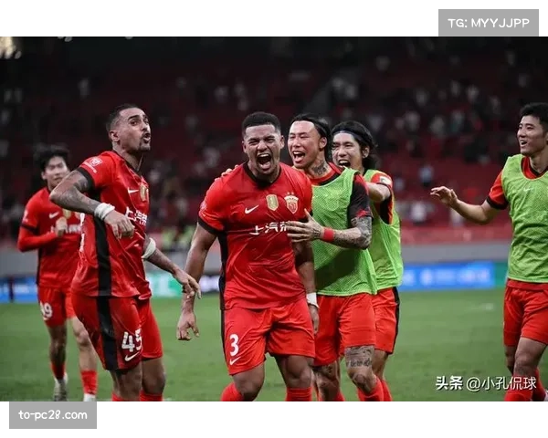 中超巅峰对决上海海港惊险逆转青岛海港七球大战尽显进攻艺术